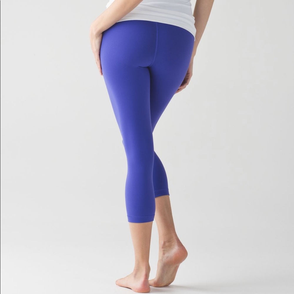 Lululemon wunder under cropped pants sz 4 lavender